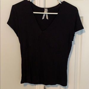 Black ribbed v-neck